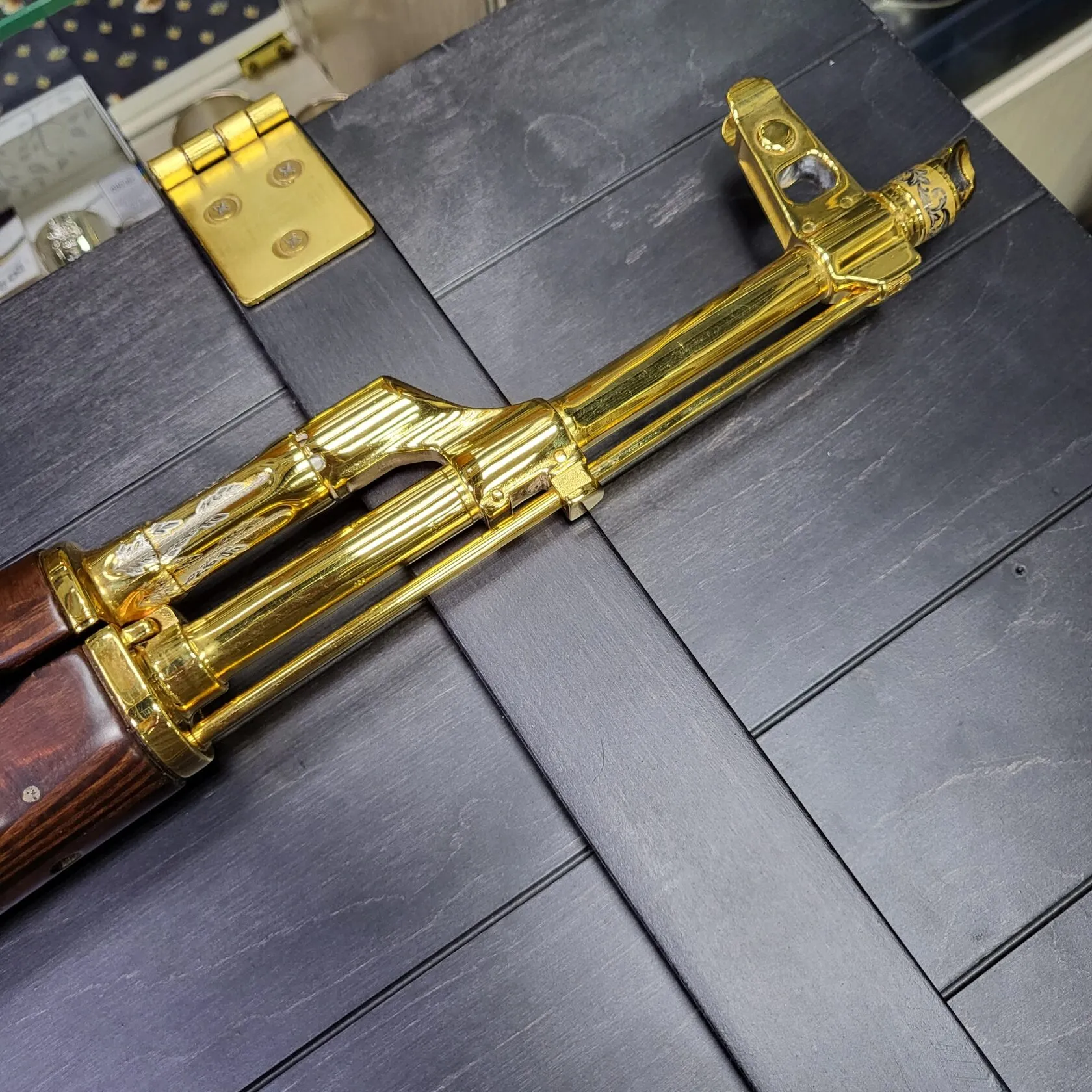 АК украшенный